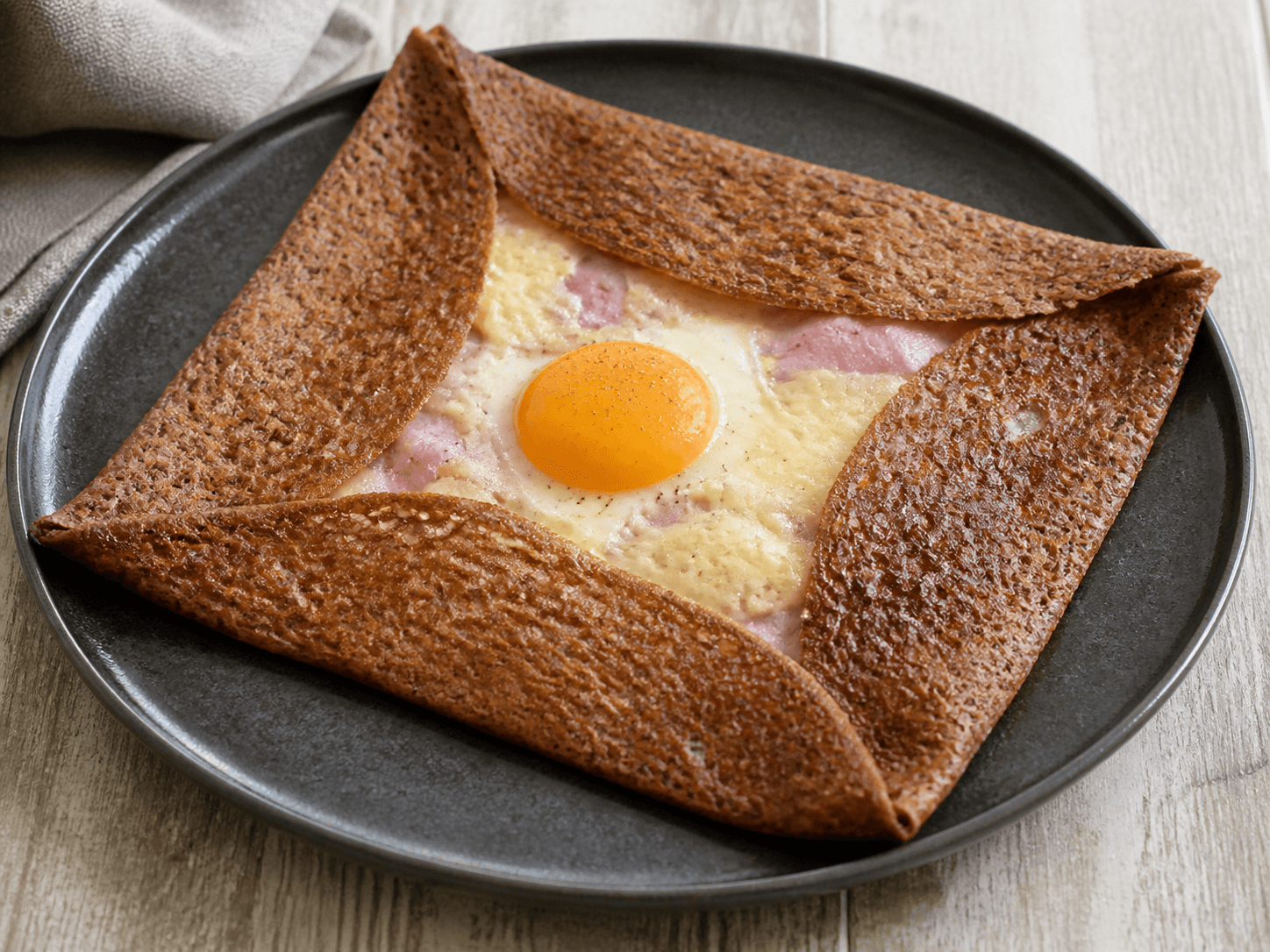 Galettes de sarrasin complètes, présentation du plat terminé