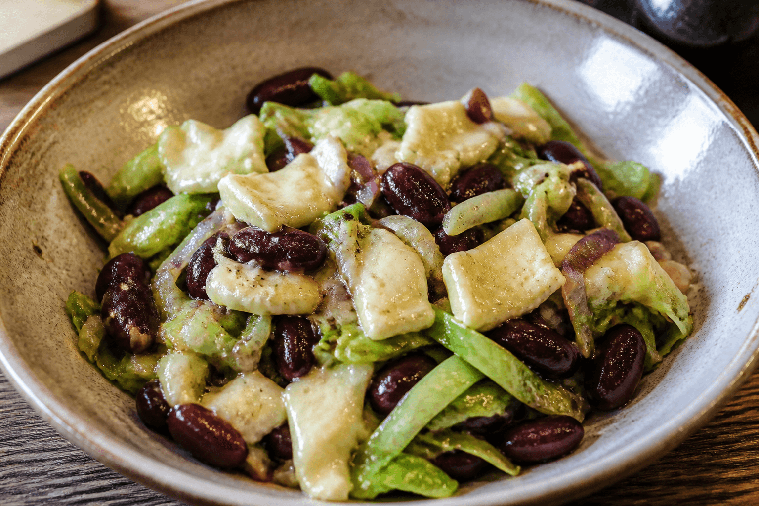 Photo du plat fini : Poêlée haricots rouges, chou et chèvre